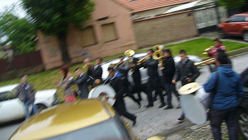 kako-preziveti-svadbu-sa-narodnjacima-a-da-ne-ispadnes-kreten-body-image-1430845815.jpg